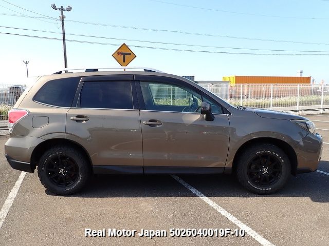 2016 SUBARU FORESTER thumbnail 4
