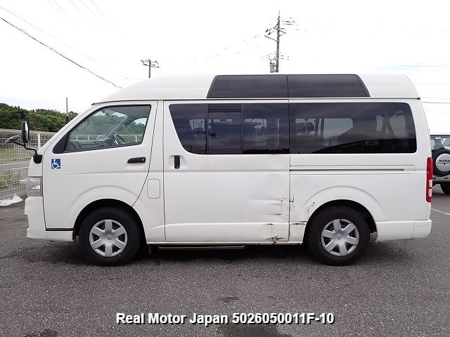 2011 TOYOTA HIACE VAN thumbnail 3