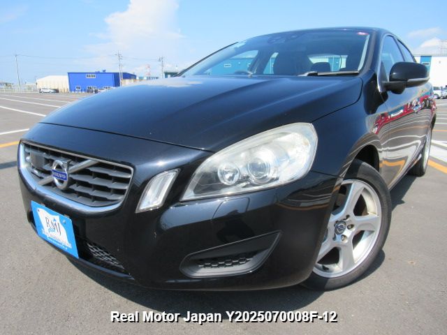 2011 undefined undefined   Black