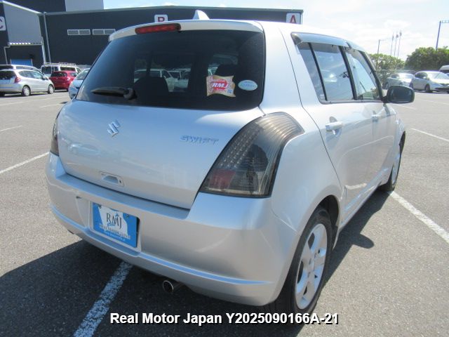 2004 SUZUKI SWIFT thumbnail 4