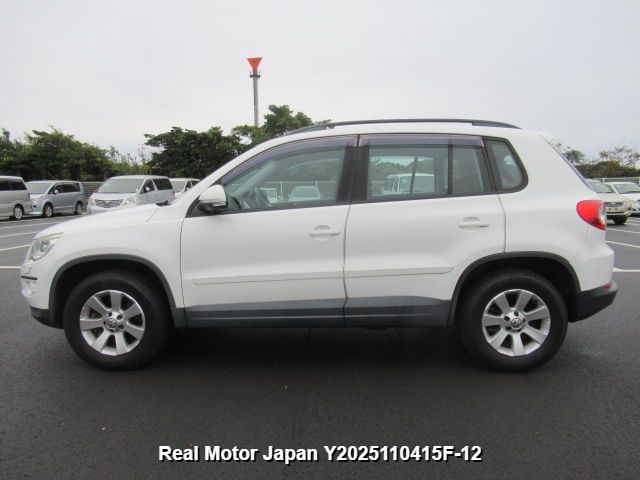 2009 VOLKSWAGEN TIGUAN thumbnail 3