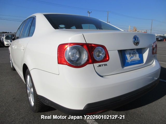 2010 VOLKSWAGEN JETTA thumbnail 3