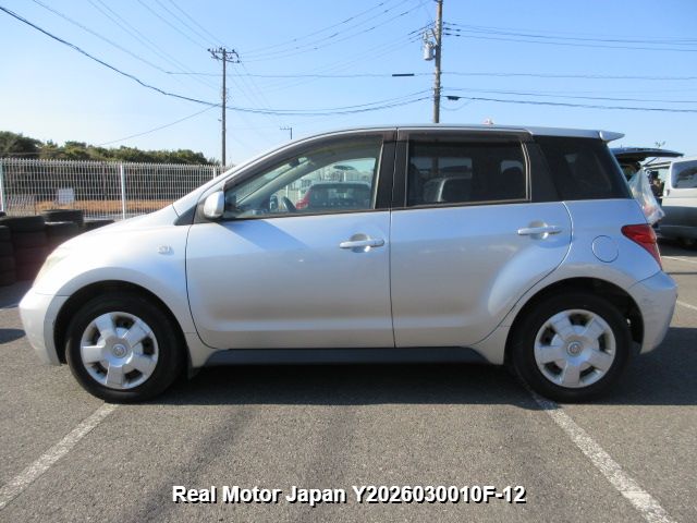2002 TOYOTA IST thumbnail 3
