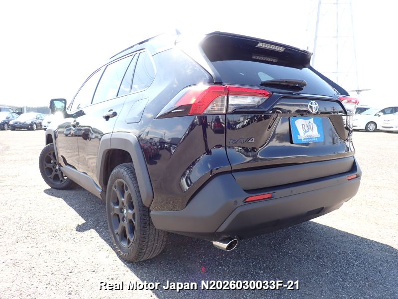 2021 TOYOTA RAV4 thumbnail 3