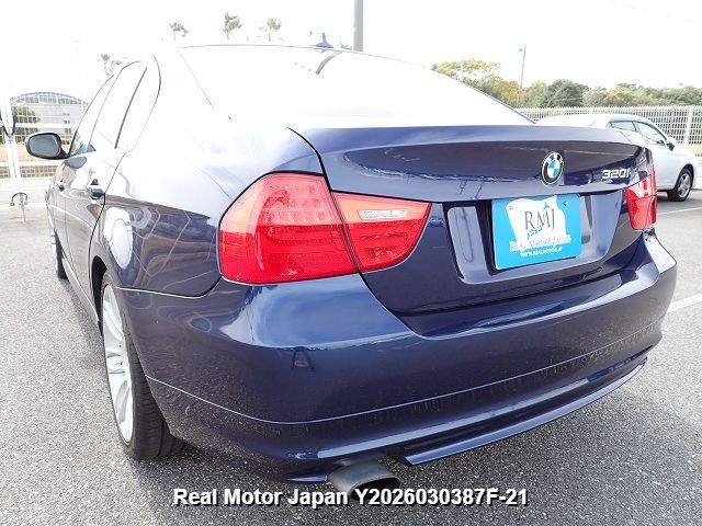 2011 BMW 3 SERIES thumbnail 3