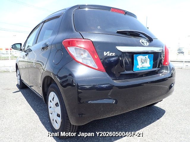 2013 TOYOTA VITZ thumbnail 3
