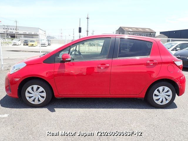 2017 TOYOTA VITZ thumbnail 3