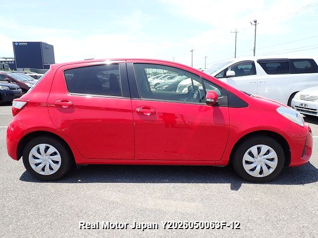 2017 TOYOTA VITZ thumbnail 4