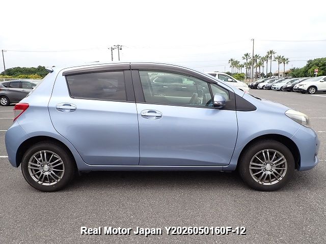 2012 TOYOTA VITZ thumbnail 4