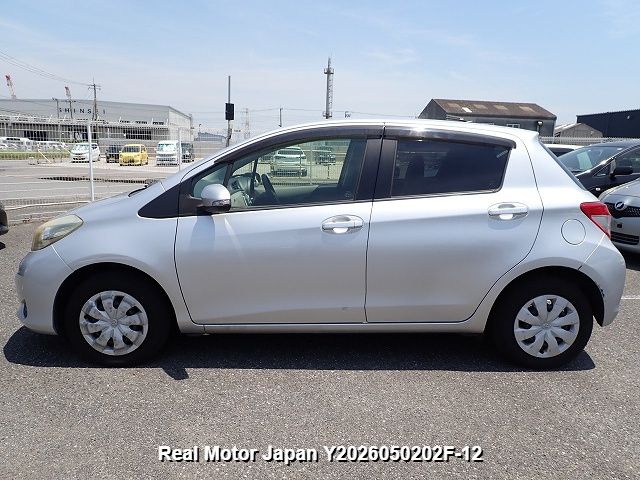 2012 TOYOTA VITZ thumbnail 3