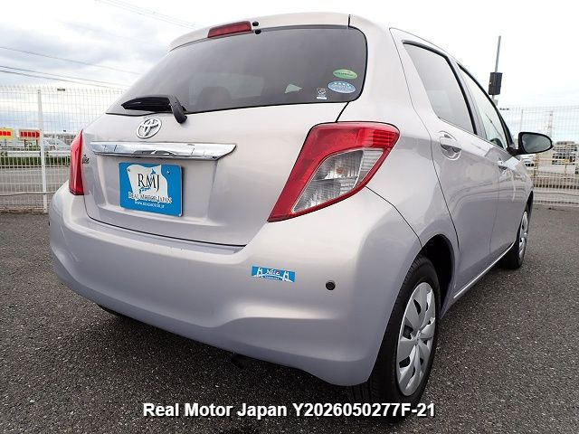 2013 TOYOTA VITZ thumbnail 4