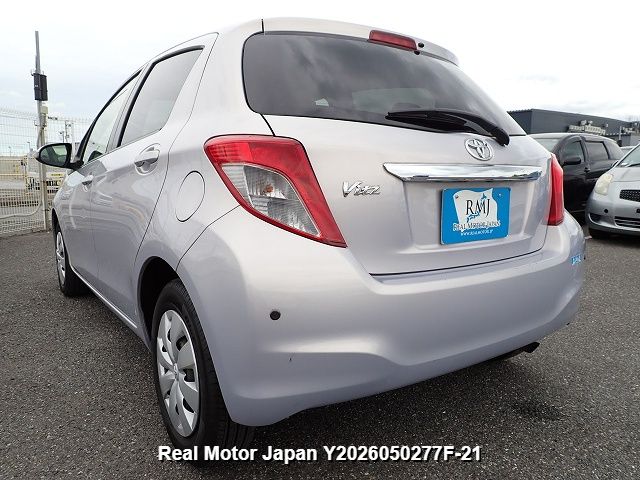 2013 TOYOTA VITZ thumbnail 3