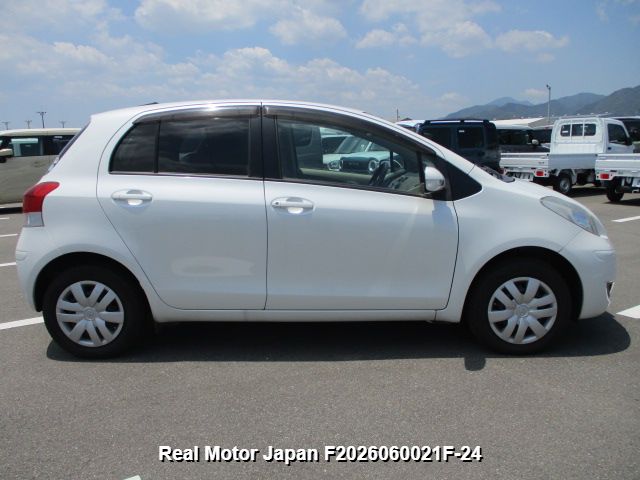 2010 TOYOTA VITZ thumbnail 4