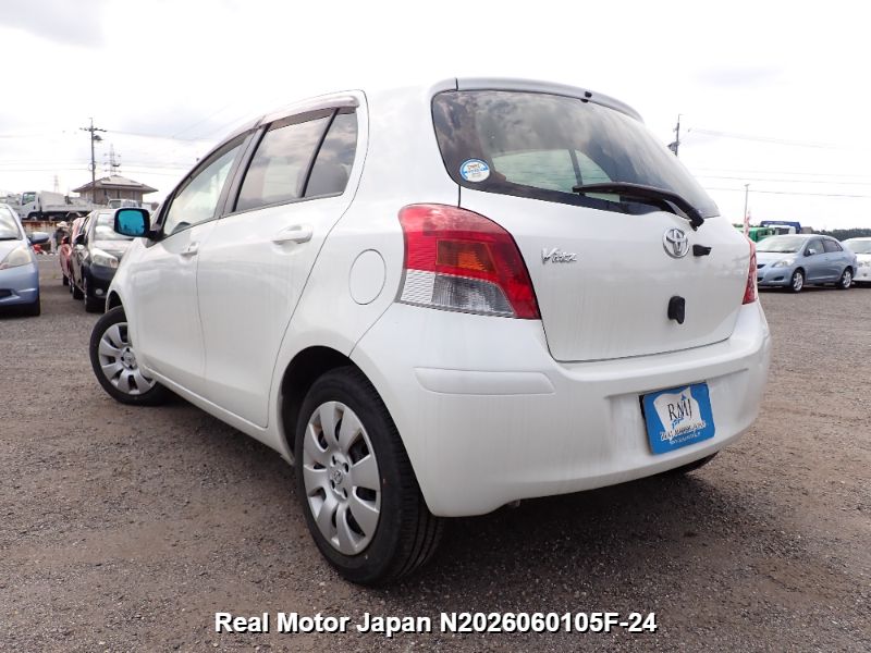 2010 TOYOTA VITZ thumbnail 3