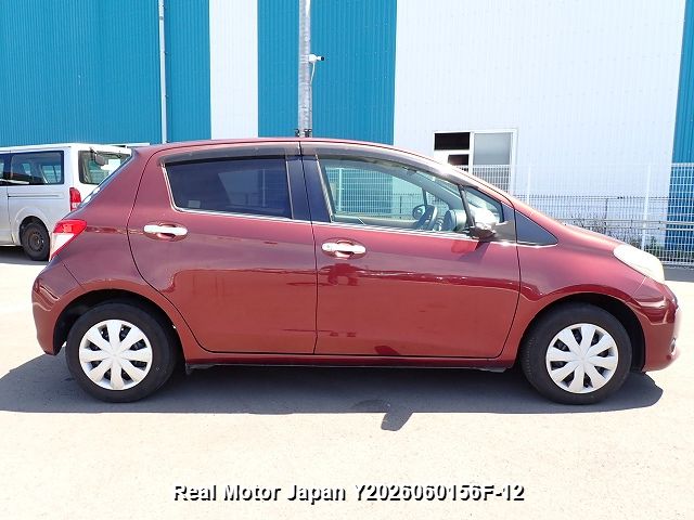 2011 TOYOTA VITZ thumbnail 4