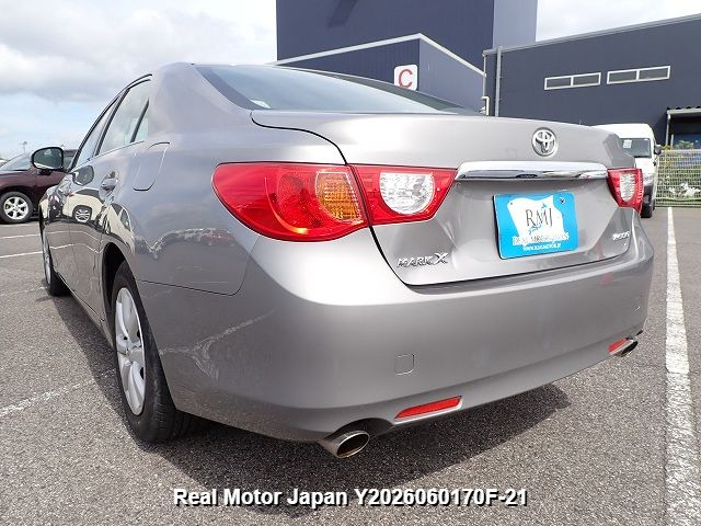 2010 TOYOTA MARK X thumbnail 3