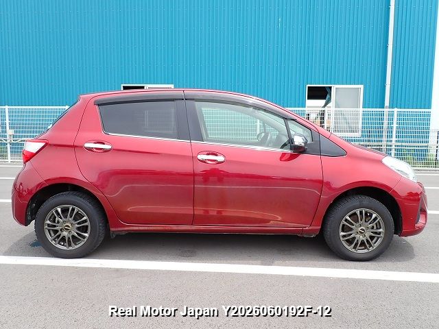 2017 TOYOTA VITZ thumbnail 4