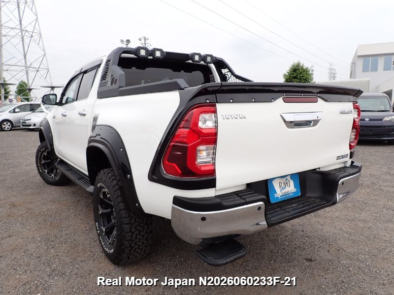 2021 TOYOTA HILUX thumbnail 3