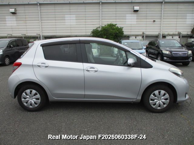 2011 TOYOTA VITZ thumbnail 4