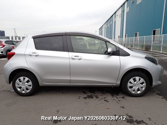 2015 TOYOTA VITZ thumbnail 4