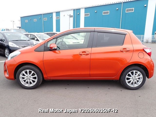 2017 TOYOTA VITZ thumbnail 3