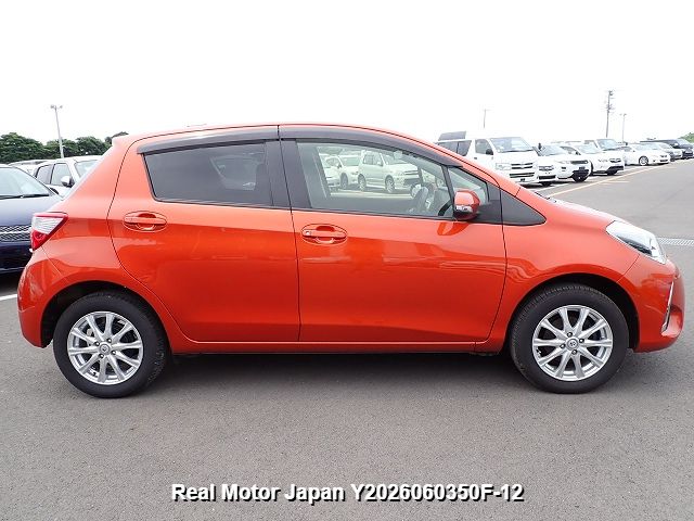 2017 TOYOTA VITZ thumbnail 4