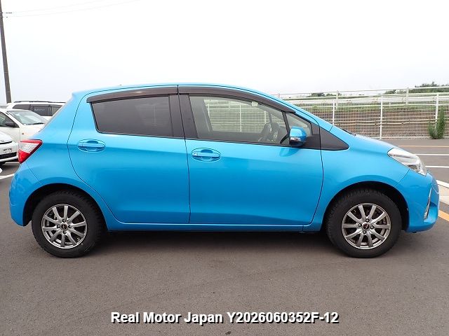 2017 TOYOTA VITZ thumbnail 4