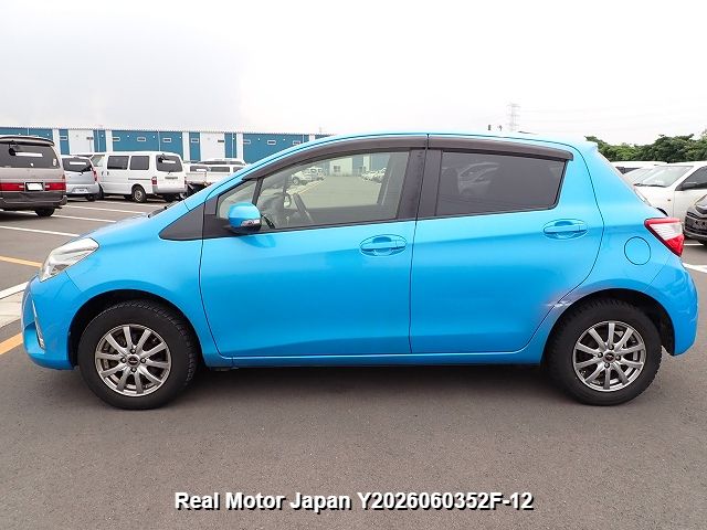 2017 TOYOTA VITZ thumbnail 3