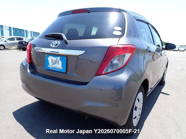 2013 TOYOTA VITZ thumbnail 4