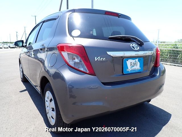 2013 TOYOTA VITZ thumbnail 3