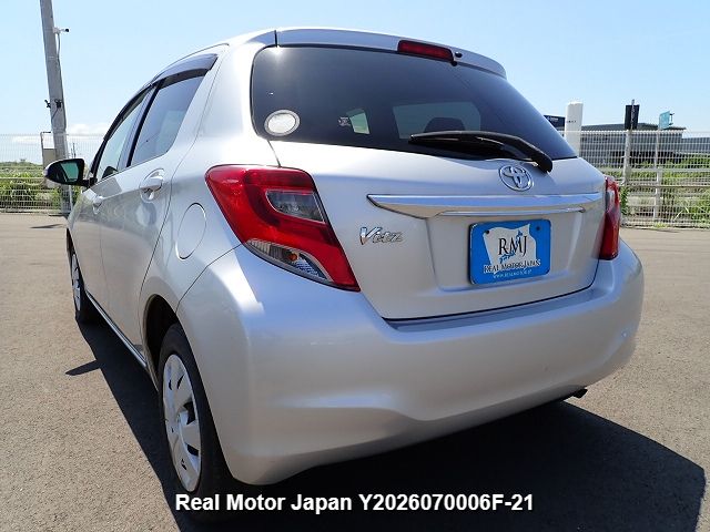 2015 TOYOTA VITZ thumbnail 3