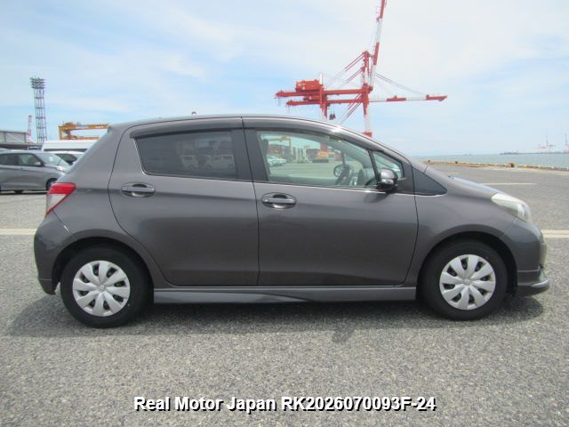 2011 TOYOTA VITZ thumbnail 4
