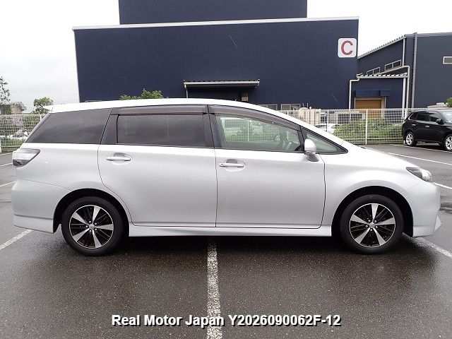 2015 TOYOTA WISH thumbnail 4